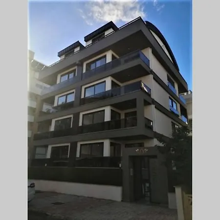 Aura Just 100 Meters To Kleopatra ألانيا